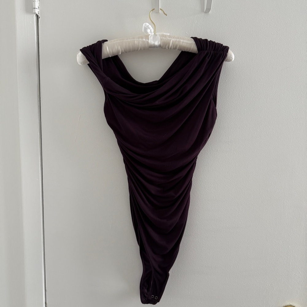 AGOLDE Hilma Twist Sleeve Off the Shoulder Bodysuit in Dark Purple Plum - Picture 7 of 10